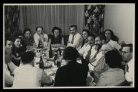 תצלום - אנשי "המזרחי" בבית הרבנית הלה קובלסקי בירושלים.