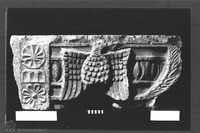 Photograph of: Umm El Kanatir Synagogue : Capital surmounting double colonnettes.