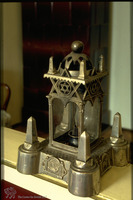 Photograph of: Memorial light.