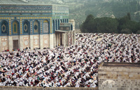 About 300,000 faithful Moslems gathered on Friday to pray the Ramadan Holiday at the Mosque of El Aksa and Omar in the old City of Jerusalem.