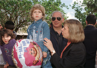 PM Nethanyahu touring the safari Park at Ramat Gan with wife sara and son Itai.