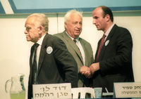 אפרים גור זוכה.