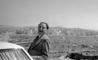שר השיכון אברהם עופר מבקר בקריית ארבע, ההתנחלות החדשה ביהודה.