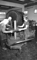 Making olive oil in Ilabun.