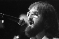 Israeli singer Efraim Shamir.