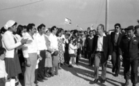 ראש הממשלה, יצחק רבין, השתתף בטכס הקמה של התנחלות חדשה, נחל קטיף, ברצועת עזה, שאורגן עבור גרעין נח"ל.