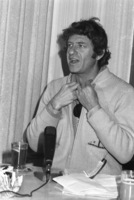 Uri Zohar, the noted all-round entertainer, announced that the movement he formed, Atar (Citizens for Rabin), would wind up its activities with two large advertisement in the newspapers.