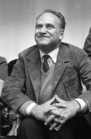Lova Eliav receiving the British Prime Minister George Brown at the airport.