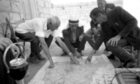 דיונים על גודל הכפר אעבלין בין מנהל מקרקעי ישראל לנכבדי הכפר הערבי.