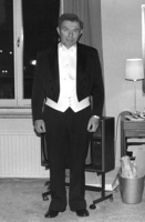 Famous American Jewish writer Bashewicz Singer received the Nobel Prize.