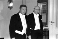 Famous American Jewish writer Bashevitz Singer received the Nobel Prize.