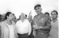 General Itzhak Mordechai parachuting in memory of the Mittle Pass in Sinai battle which took place 30 years ago.
