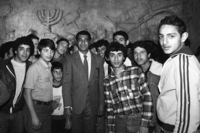 שר החינוך המצרי מחמוד רדואן מבקר בישראל עם קבוצה של סטודנטים צעירים.