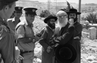 קנאים חרדים מפגינים בתביעה להפסיק את החפירות בשטח G בעיר דוד.