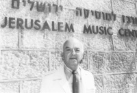 Enrique Barenboim giving piano lessons to young musicians at the Jerusalem Music Accademy.