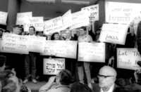 While PM Itzhak Shamir intend to speak at the Journalists Association in Tel Aviv, the Journalists demonstarted against their editors for censuring their views they publish in their articles, calling for freedom of speech.