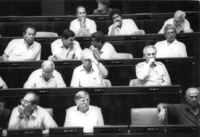 GOVERNMENT SURVIVES NO-CONFIDENCE MOTIQN.