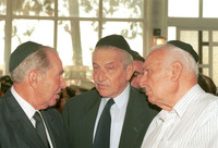 Ofira Navon, wife of the former President Yitzhak Navon, died of leukemia in Jerusalem on Sunday 22 August 1993, aged 57, She was buried on Monday at Mount Herzl next to the graves of Israel's third President Zalman Shazar and his wife Rachel.