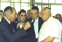 Ofira Navon, wife of the former President Yitzhak Navon, died of leukemia in Jerusalem on Sunday 22 August 1993, aged 57, She was buried on Monday at Mount Herzl next to the graves of Israel's third President Zalman Shazar and his wife Rachel.