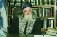 Sephardi Chief Rabbi Mordechai Eliahu returned from the Soviet Union and held a press conference.