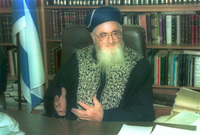 Sephardi Chief Rabbi Mordechai Eliahu returned from the Soviet Union and held a press conference.