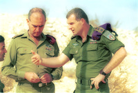 PM Itzhak Shamir visiting the Army camp of Ktziot.