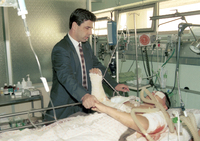 Minister of Energy Gonen Segev visited the wounded of the suicide terror attack in Gaza, which took place on Monday 10/4/95, and who were taken to the Tel Hashomer Hospital.