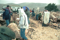 בניית התנחלויות בלתי חוקיות.