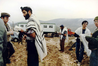 בניית התנחלויות בלתי חוקיות.