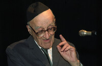 Prof. Yeshayahu Leibowicz speaking before an audience at Tzavta.