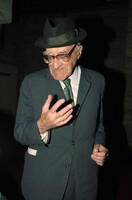 Prof. Yeshayahu Leibowicz speaking before an audience at Tzavta.