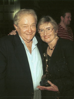The Israel Oscar Prize for the year 1995 was given today to several actors, singers and directors in a traditional ceremony reminding the Los Angeles festival.