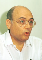 Prof. Amos Korchin, Head of the Neurologic Department at the Ichilov Hospital, held a press conference at Beit Sokolov, on the first book in the Hebrew language on the Cystic Fibrosis sickness.