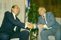 Prime Minister of France Jack Shirac arrived to Israel for talks.