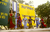 פולקלור ופנים.