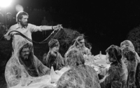 Mass Movement, a group of five young Belgians artists, demonstrated the art of living statues in the garden of the Artists Pavilion in Rehov Alharizi, Tel Aviv.