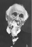 Artist Marc Chagall and former British Prime Minister Harold Wilson were on 30 October 1977 awarded honorary doctorates at the Weizman Institute in Rehovot.