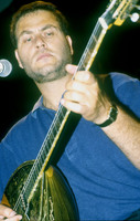 Yehuda Poliker performing.