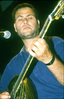 Yehuda Poliker performing.