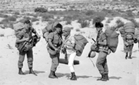 כומתות אדומות - צנחנים.