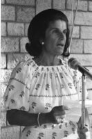 בתצוגת אופנה שנערכה בגן ביתו של שר החוץ משה דיין בצהלה גויסו 70,000 לירות למען ילדים אוטיסטים בישראל.