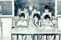 מחזורים של ילדים בדגניה שנתון 1970. יושבים מימין - עופר בן-צבי, יסמין פלמוני, עידו יעקובי. עומדים מימין דותן ביטנר, נירית ענבל.