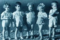 מחזורים של ילדים בדגניה שנתון 1942, מימין- אריק בלקינד, רוני ארצי, רחלי נול, שי בועז, עפרה נטר.