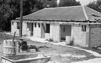 בניה. מבנה מגורים ליד מקלט מטה (כיום 2012 מול סביון).