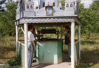 Photograph of: Well on the road to Făleşti.
