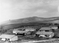 בתי אבן הראשונים- 30- 37, נבנו בין 1950- 1956, רואים בצד שמאל את הנשקיה, הר טורען ברקע.