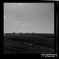כפר יאור (כפר אביב), עליה בשנת 1952.