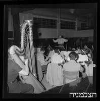 חזרה עם המנצח פאול פאריי, התזמורת הפילהרמונית הישראלית.