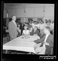 מסיבת פרידה למר מק דניאל, מעלה החמישה.