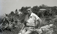 אשר נויב ועמוס.